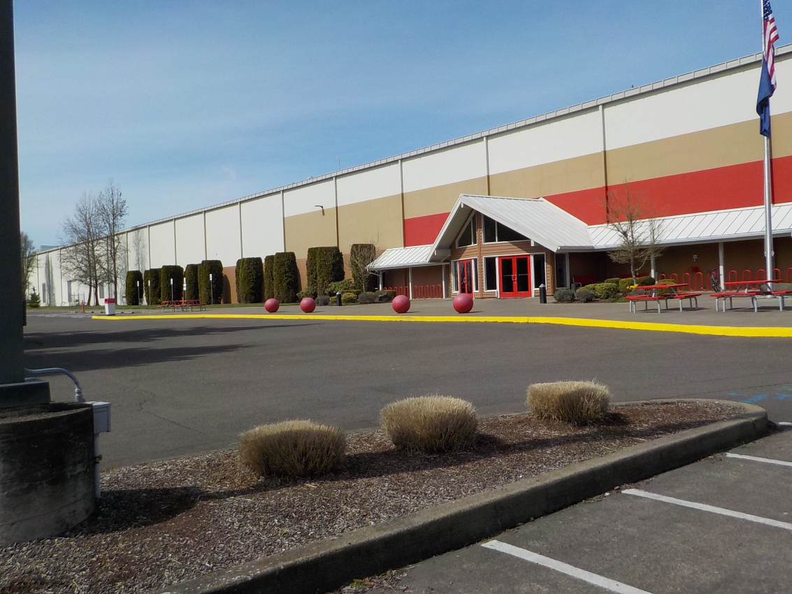 Corvallis Landscaping Commercial Property Maintenance, Parking Lot Cleanup at Target 1